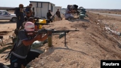 مقاتلون من العشائر في مواجهة مع مسلحي "داعش"