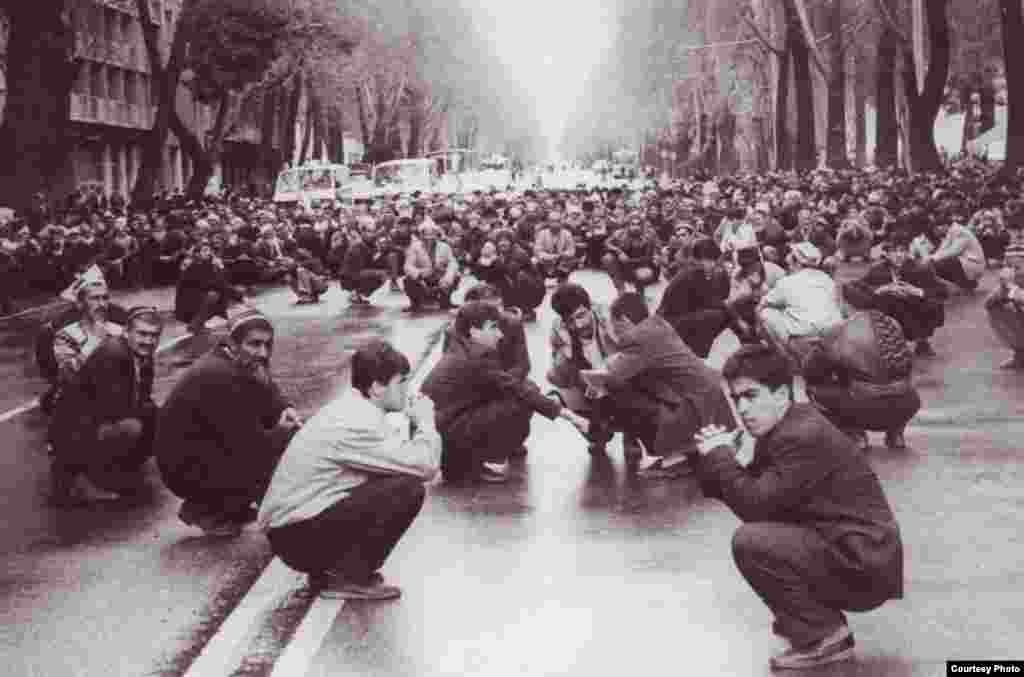 Погромы в душанбе. Массовые беспорядки в Душанбе (1990). Массовые беспорядки в Душанбе 1990 года. Погромы в Душанбе 1990.