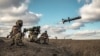 Украинские военные используют пусковую установку с американскими ракетами Javelin, иллюстрационное фото