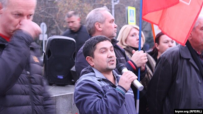 Ленур Усманов на митинге, декабрь 2017 года