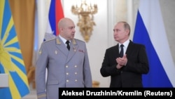 Генерал Сергеј Суровикин и рускиот претседател Владимир Путин