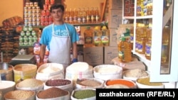 The price of flour and oil has been rocketing in Turkmenistan. (file photo)