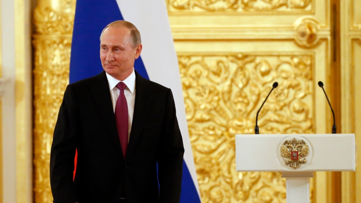 Президент России упразднил Крымский федеральный округ