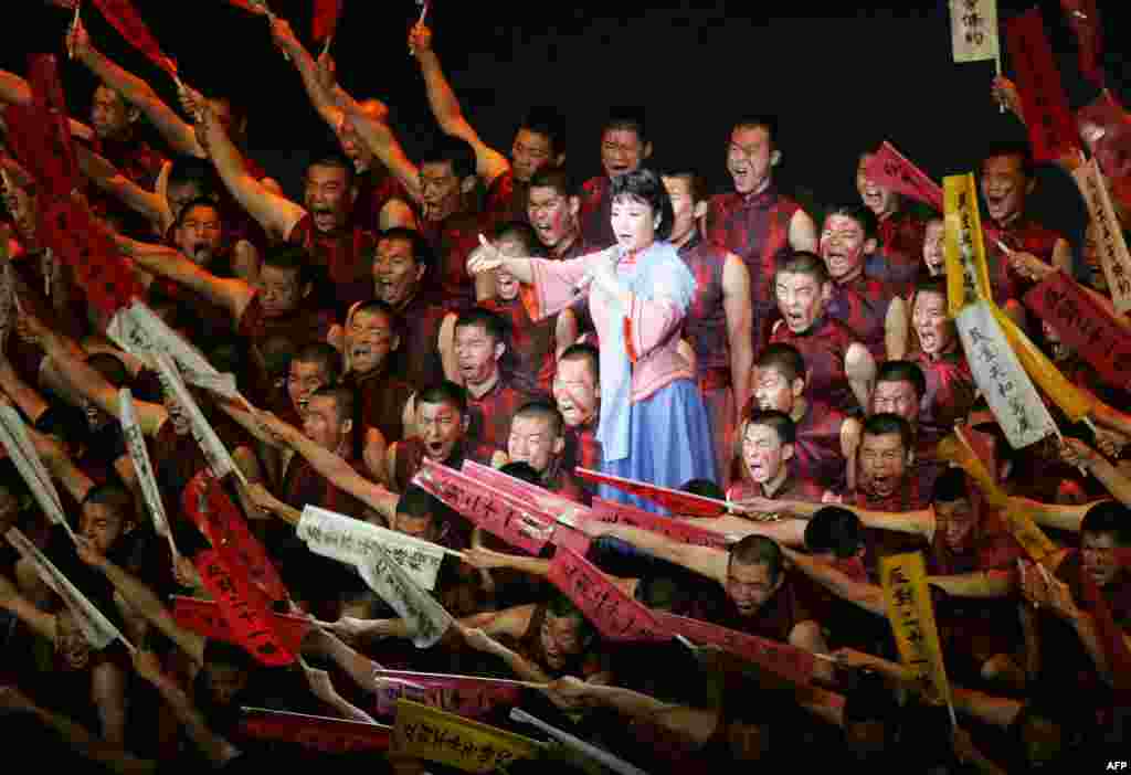 Chinese singer Peng Liyuan, the wife of Chinese Vice President Xi Jingping, performs at the debut of the music and dance epic &quot;Road to Revival&quot; at the Great Hall of the People in Beijing. (AFP/Imaginechina)