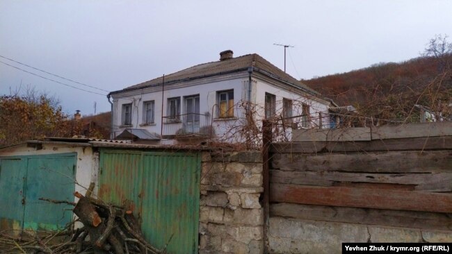 Двухэтажный дом совхоз построил в советское время для своих работников
