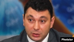 Пресс-секретарь правящей Республиканской партии Армении Эдуард Шармазанов 