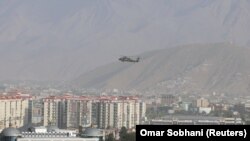 Elicopter NATO deasupra Kabulului, Afghanistan. 9 iunie 2020 