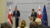 ევროკომისარი გაფართოებისა და ევროპის სამეზობლო პოლიტიკის საკითხებში, შტეფან ფიულე (მარცხნივ) და საქართველოს პრემიერ-მინისტრი ბიძინა ივანიშვილი ბათუმის საერთაშორისო კონფერენციაზე