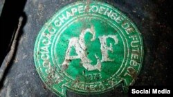 Эмблема футбольнага клюбу Chapecoense. Як сьцьвярджаецца ў сацсетках, фота зь месца катастрофы