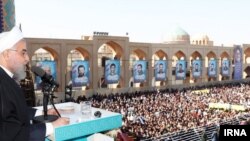 Rohani tokom govora pristalicama u gradu Jazd