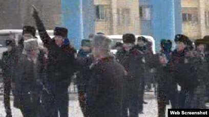 Порно видео симуляцияланған эякуляциясы бар дилдо