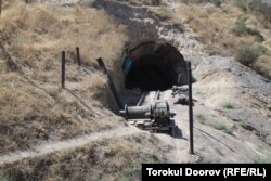 В городе Сулюкте Баткенской области КР расположено несколько угольных шахт, архивное фото.