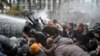 У Тбілісі поліція розблокувала будівлю парламенту, є затримані