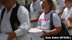Predaja potpisa inicijative "Narod odlučuje" u Zagrebu