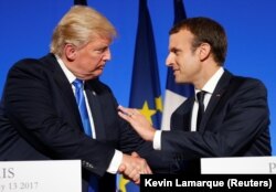 Emmanuel Macron cu președintele Donald Trump la Paris în 2017