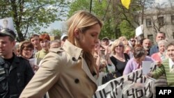 Євгенія Тимошенко під стінами Качанівської колонії, Харків, 25 квітня 2012 року