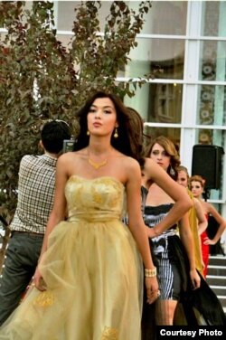 Nafisa Imranowanyň moda sergisinden bir bölek