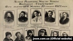 Фото першого українського радянського уряду. Джерело: jnsm.com.ua