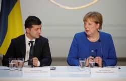 German Chancellor Angela Merkel and Ukrainian President Volodymyr Zelenskiy (file photo)