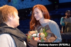 Режиссер фильма «Завтра море» Катерина Суворова (справа). Алматы, 17 ноября 2016 года.