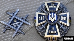 Бойові ордени учасника АТО на футболці бійця Дмитра Куліша (позивний «Сімка»). Київ, 7 серпня 2015 року