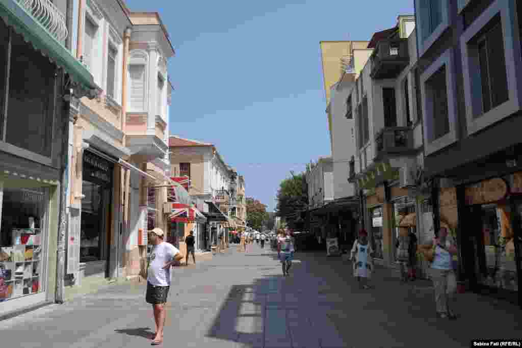Burgas, Bulgaria 2016: &nbsp;Strada principală, care leagă centrul orașului de mare&nbsp;