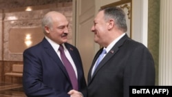 Aleksandar Lukašenko (lijevo) na susretu sa državnim sekretarom SAD, Mikeom Pompeom u Minsku, februar 2020. 
