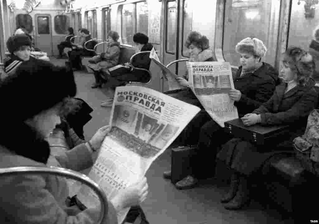 Passengers read newspapers in the Moscow Metro in 1982.