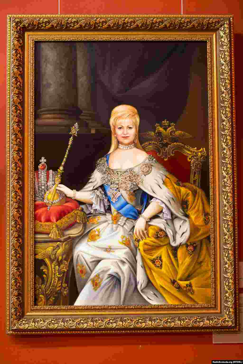در این تصویر، &laquo;لیوبوف پولژی&raquo;، معشوقه یانوکوویچ به شکل یک ملکه نقاشی شده است