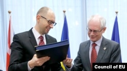 Премьер-министр Украины Арсений Яценюк и председатель Европейского совета Херман ван Ромпей
