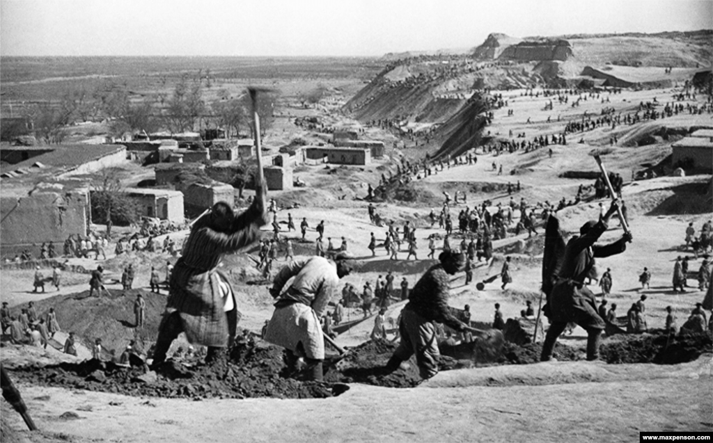 Pharaonic scenes as workers hack out the Great Ferghana Canal in 1939. The 270-kilometer waterway redirected a river toward the cotton fields of southern Uzbekistan. The successful completion of the canal inspired the disastrous rerouting of rivers that would later bleed the Aral Sea nearly dry.