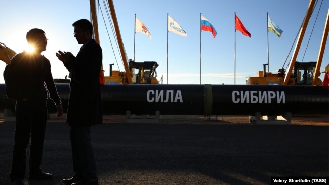 Us Xatın kəndi yaxınlığında "Sibirin gücü" magistral qaz kəmərinin birinci hissəsinin birləşdirilməsi mərasimi. 2014