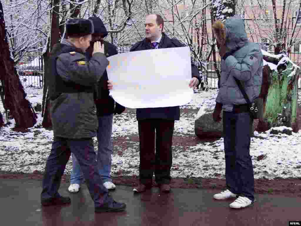 ...and was joined by the "extremists" before the police broke up the demonstration.