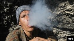 Афганский курильщик опиума из города Герат