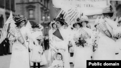 Представления о роли женщины в обществе революционно изменились за какие-то сто лет. Суфражистки маршируют в Нью-Йорке, 1912
