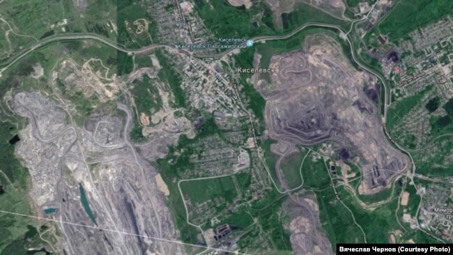 Серым на карте обозначены угольные разрезы вокруг Киселевска