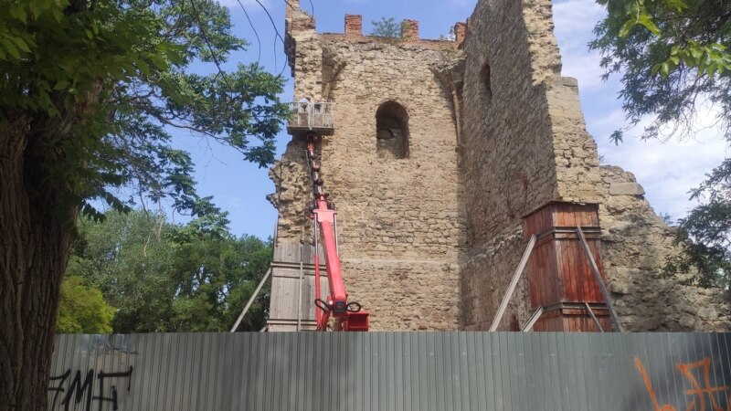 В Феодосии проводят обследование Башни святого Константина (+фото)