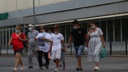 Люди на улице в Нур-Султане.