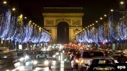 Говорят, что ярмарка на Champs-Elysées будет работать до 4 января