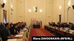 Заседание межправкомиссии по социально-экономическому сотрудничеству в Сухуми (архив)
