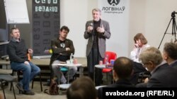 На фота (зьлева направа) — Ігар Бабкоў, Андрэй Хадановіч, Мікола Рабчук і Наталка Бабіна