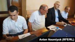 Ільмі Умеров і його адвокати на засіданні суду, архівне фото
