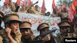 Анти-НАТО протест во Лахоре на 4 декември 2011 година.
