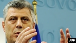 Premierul Hashim Thaci la o conferință de presă la Pristina