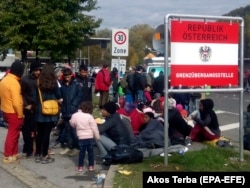 2015-ös migránsválság: menekültek és migránsok az osztrák–szlovén határon 2015. október 23-án