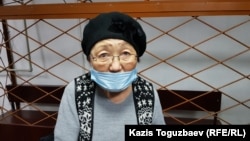 Асемгуль Жаугашева, мать и общественный защитник подсудимого Жулдызбека Таурбекова после окончания судебного заседания. Алматы, 20 декабря 2019 года.