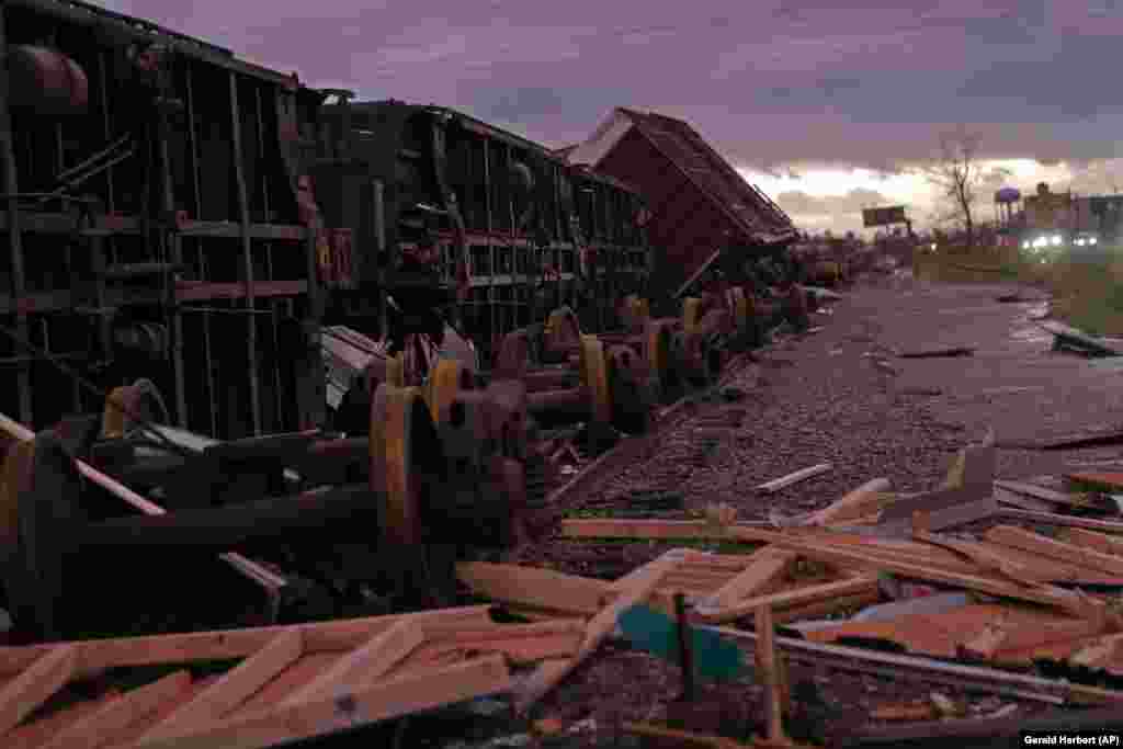 Winds in Hurricane Michael, which struck the Florida Panhandle on October 10, reached 250 kilometers per hour, strong enough to derail boxcars in Panama City.&nbsp;(AP/Gerald Herbert)