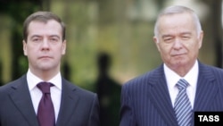 Uzbekistan – President Islam Karimov (R) and his Russian counterpart Dmitry Medvedev in Tashkent, 23Jan2009