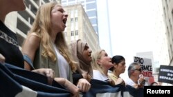 Texas Ştatında Trump əleyhinə aksiya. 30 iyun, 2018-ci il. REUTERS/Loren Elliott