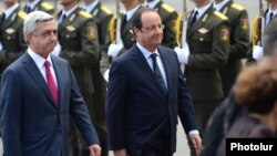 French President Francois Hollande (right) alongside Armenian counterpart Serzh Sarkisian at the start of an official visit to Yerevan on May 12.